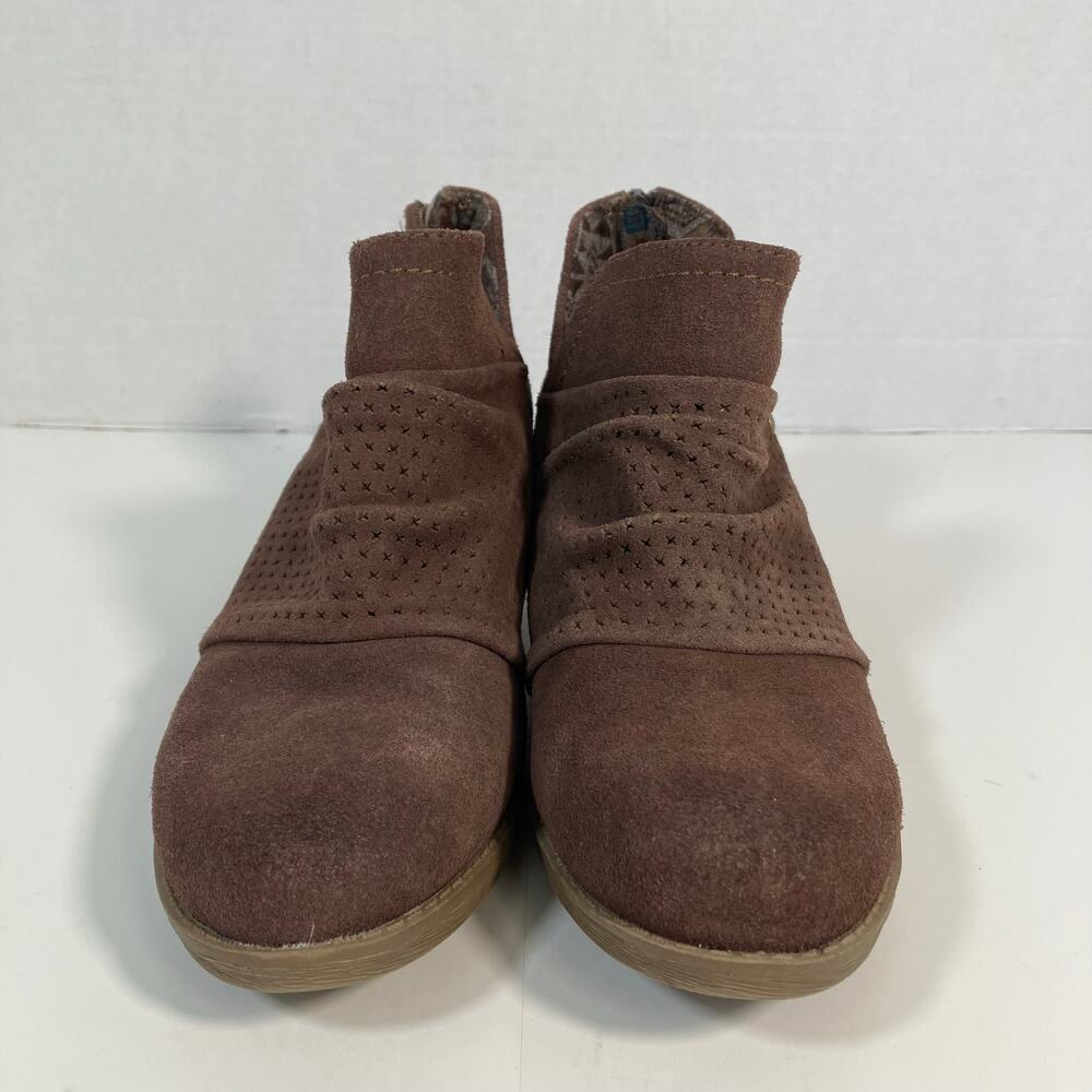 Earth Origins Sz 6.5 Wide Amanda Perforated Ankle Bootie Brown Suede NO INSOLES - Picture 5 of 16